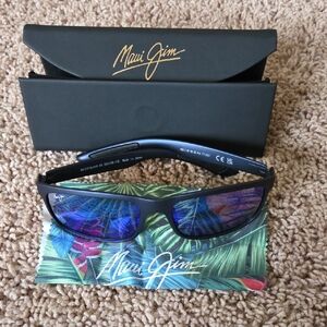 NIB Maui Jim Heulo Matte Sunglasses with Blue Lenses